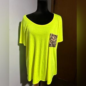 Bright yellow tee with Leopard print pocket NWT size 2XL